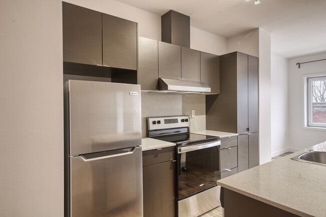 Building Photo - 4350 Av. de l'Hôtel-de-Ville Unit 311