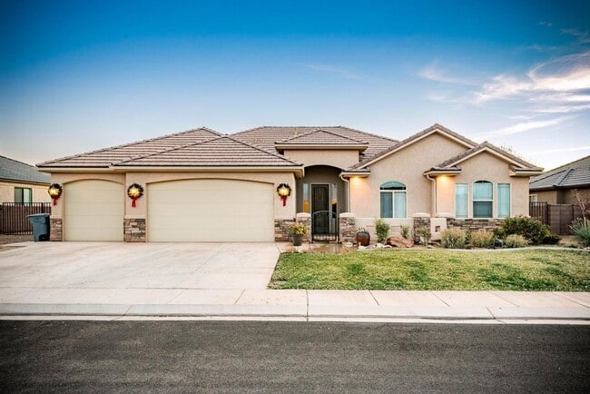 Building Photo - Single-level 4 Bedroom Home In Sought After Location