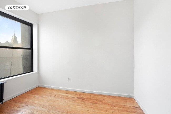 Photo - 242 E 10th St