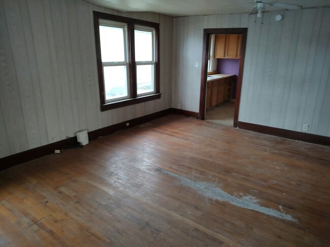 Photo - 220 S Main St