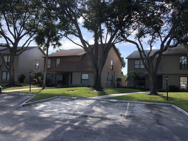 Building Photo - 803 Sandtree Dr Rental