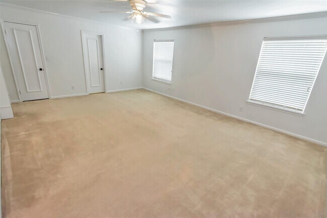 8615 La Fonte St