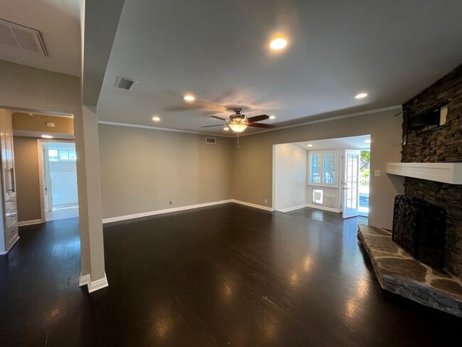 Photo - READY FOR MOVE-IN! 3+2.5 w/appliances + great backyard!