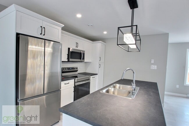 Building Photo - 403 Rue Damien