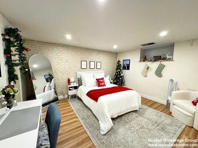 Photo - 96 Gainsborough St