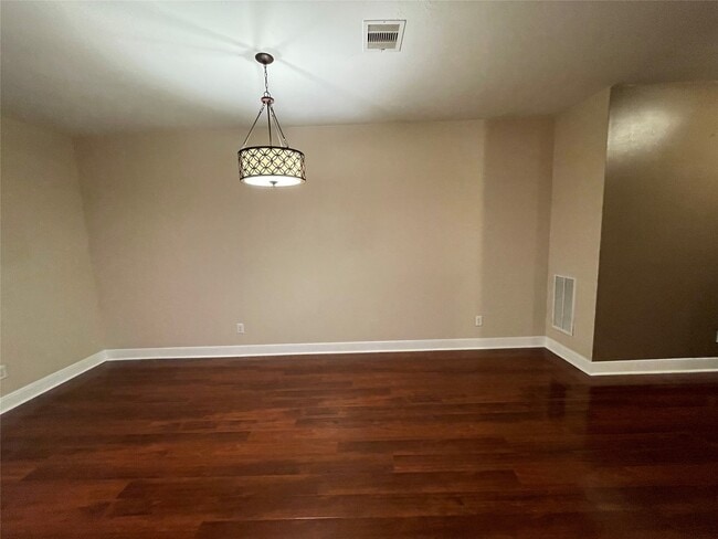 Photo - 1718 Elgin St