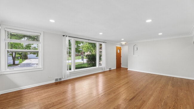 Photo - 893 S Poplar Ave