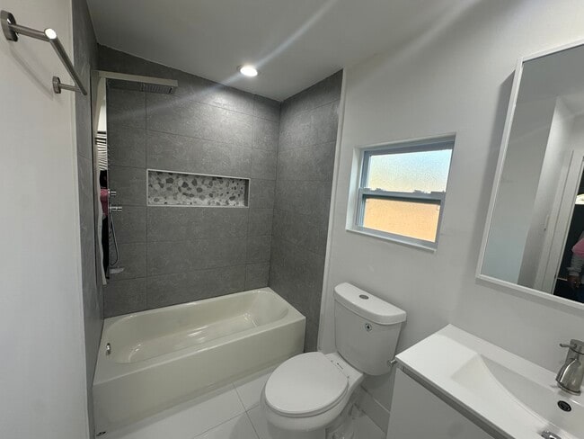 Photo - 2210 NW 31st Ave Unidad 3