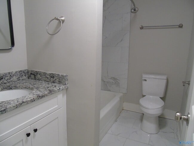 Photo - 1107 England St NE