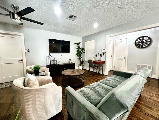 Photo - 5719 Viking Dr