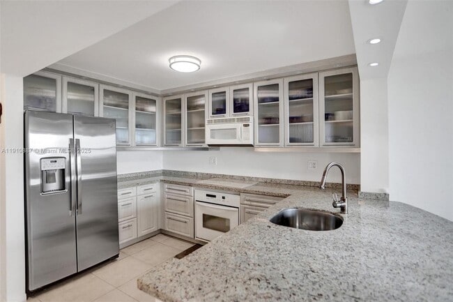 Photo - 2555 Collins Ave Unidad 1508