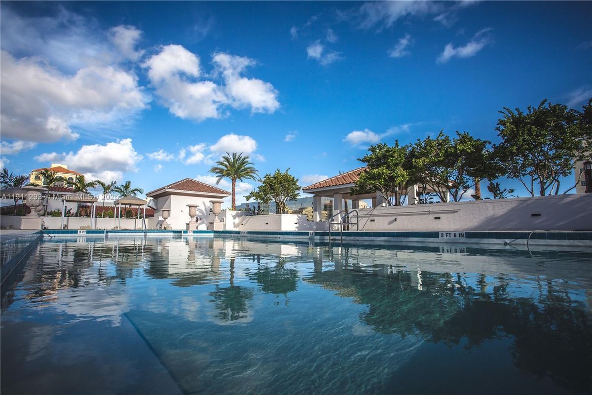 Photo - 2000 Salzedo St