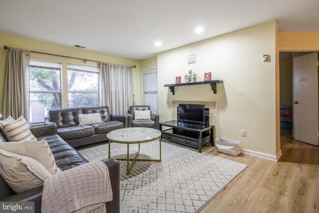 Photo - 7705 Lafayette Forest Dr