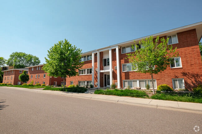 Building Photo - Hiawatha Court Rental