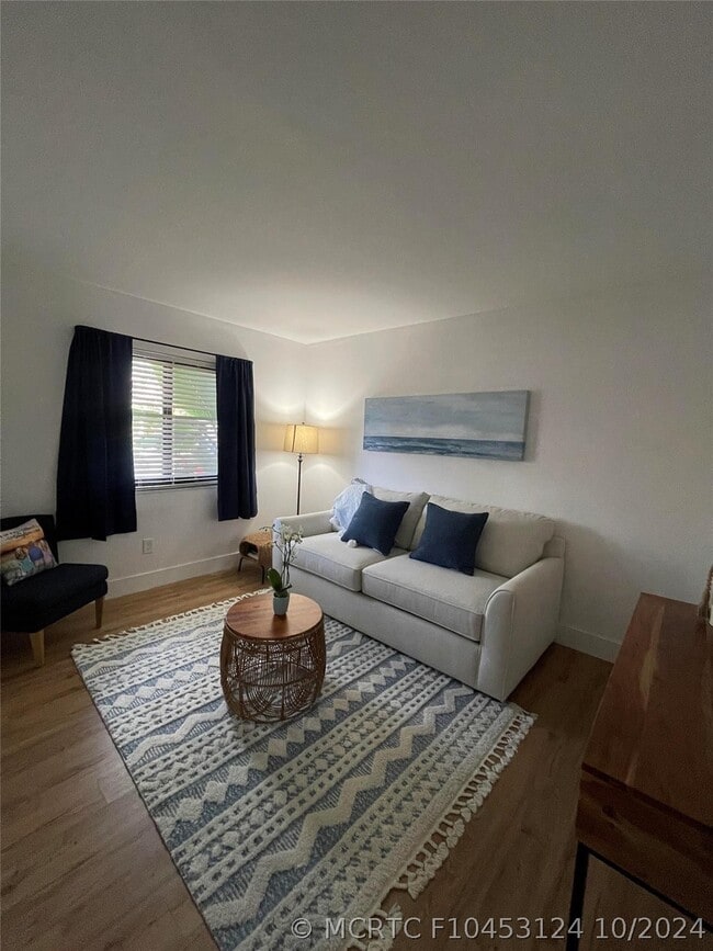 Photo - 448 SE 14th St