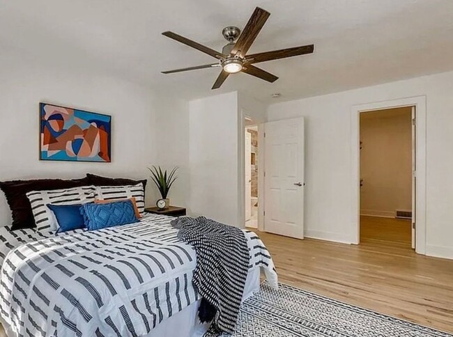 Photo - 740 Dahlia St