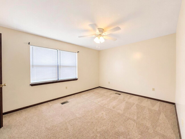 Photo - "Coastal Comfort: Spacious 2-Bed Townhouse in Fort Walton Beach!" Unit E