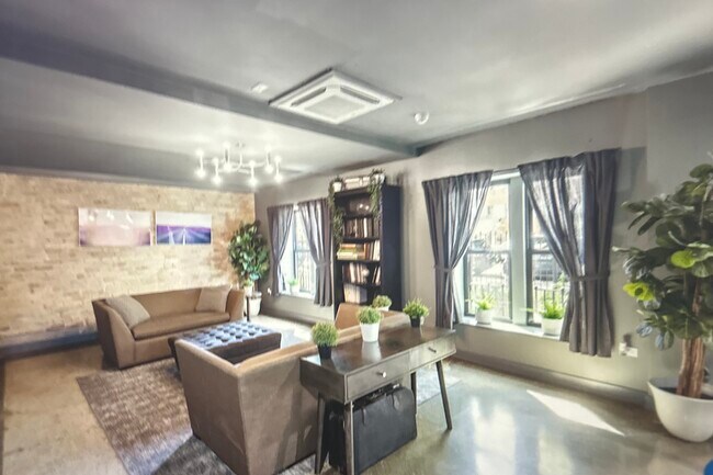 Photo - 6018 N Winthrop Ave Unit 202