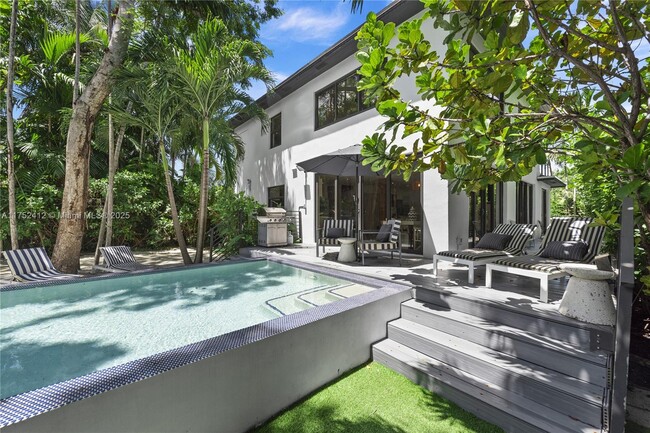 Photo - 1210 NE 89th St