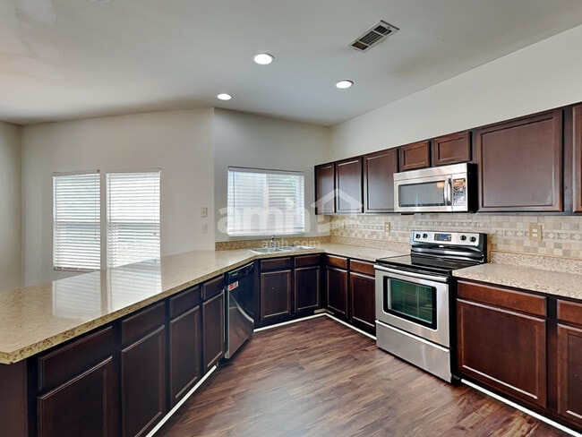 Photo - 4430 Kiddle Ln