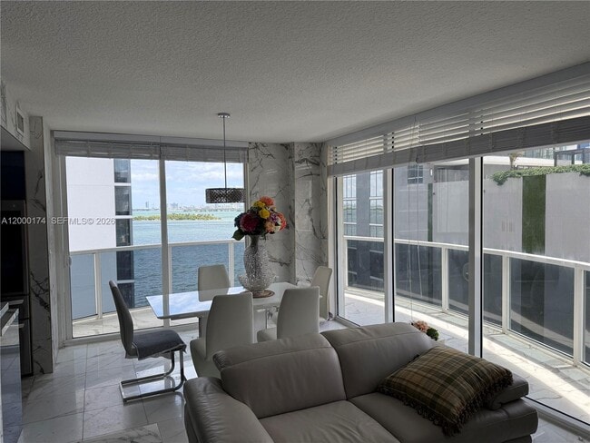 Photo - 601 NE 23rd St Unidad 903