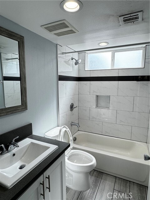 Photo - 433 E 30th St