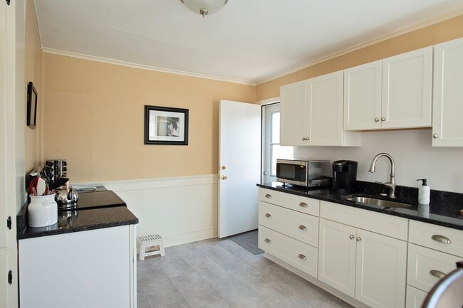 Building Photo - 16 Franklin Pl Unit 2R Rental