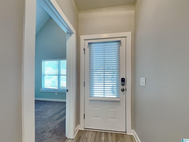 Photo - 152 Park Dr N