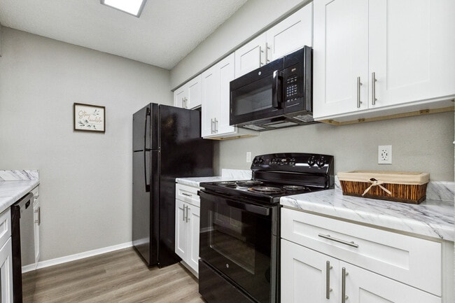 Building Photo - Stonehill - NEW UPGRADES! Rental