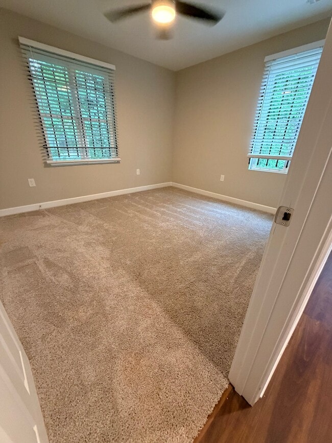 Photo - 1104 Oak Knoll Terrace SE