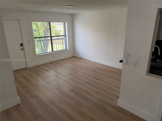 Building Photo - 2735 W 66th St Unit 21-23