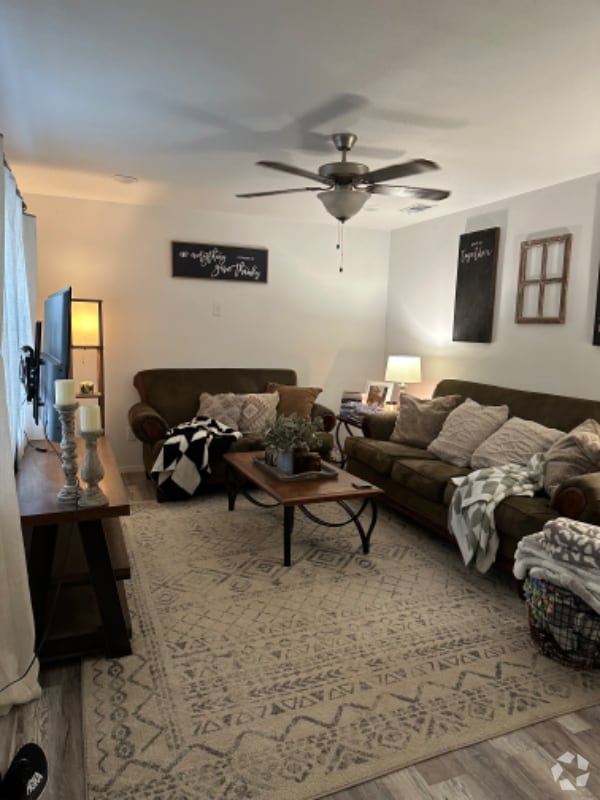 Building Photo - 212 N Rowland Ave Rental