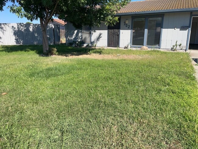 Photo - 302 Lovell Way