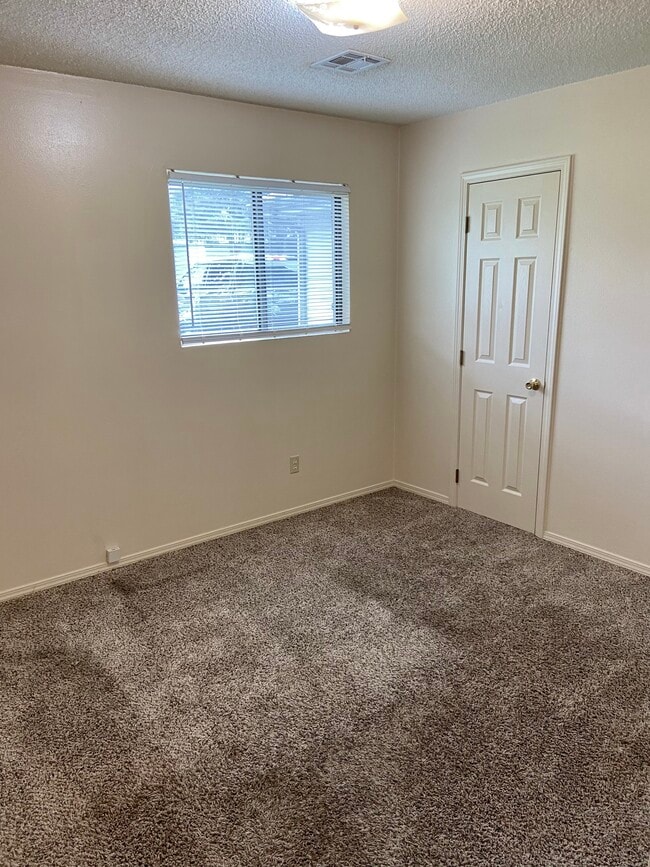 Photo - 503 E 5th Plz