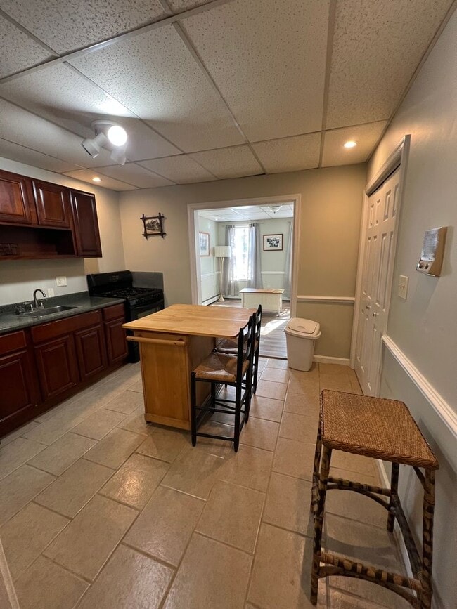 Photo - 165 E Pomfret St Unidad 165 E Pomfret Apt 1