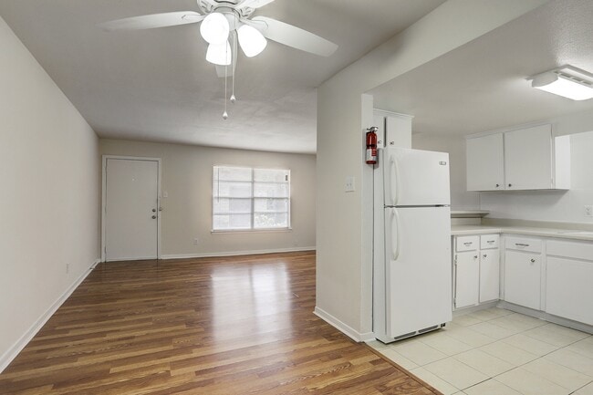 Photo - 1624 Marshall St Unidad 05