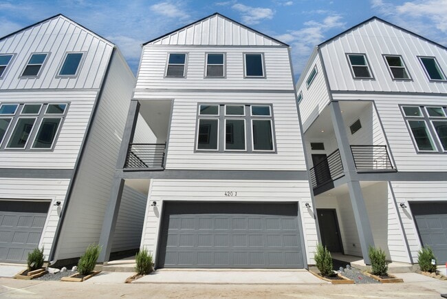 Building Photo - 420 Janisch Rd