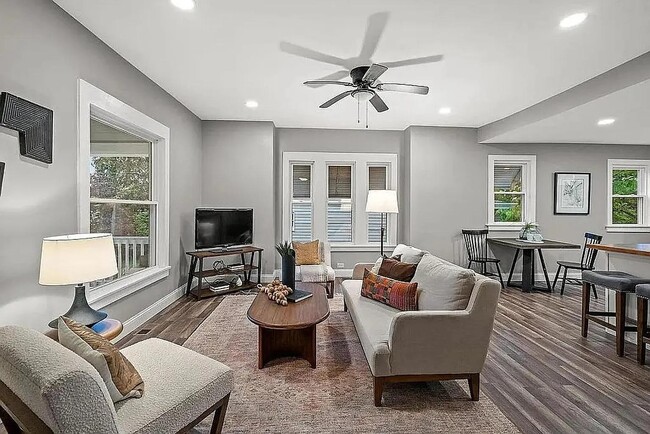 Photo - 5811 Bramble Ave