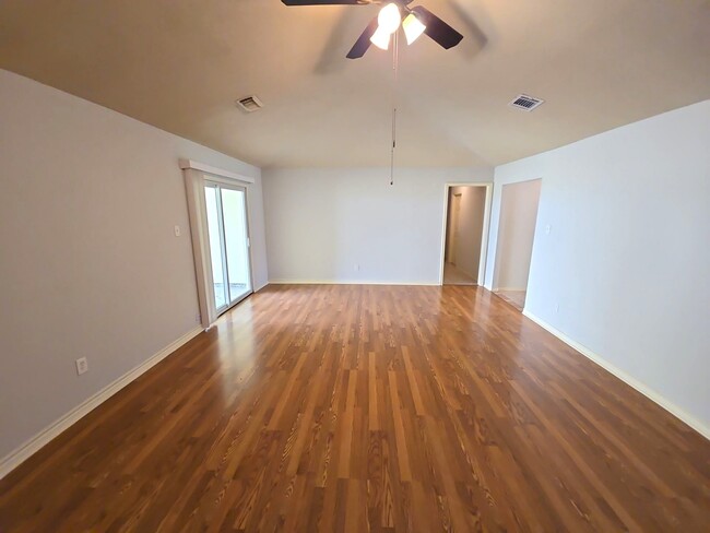 Photo - 5611 Caldicote St