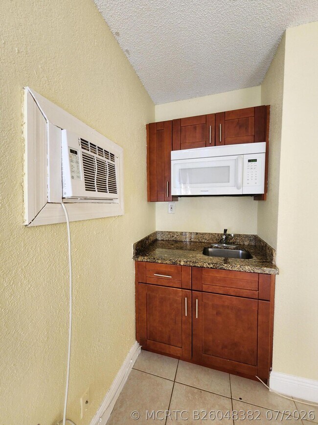 4471 SW 54th Ct Unit 1a-2b