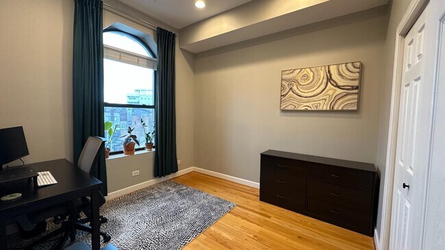 Photo - 705 N Milwaukee Ave Condo Unit 2F