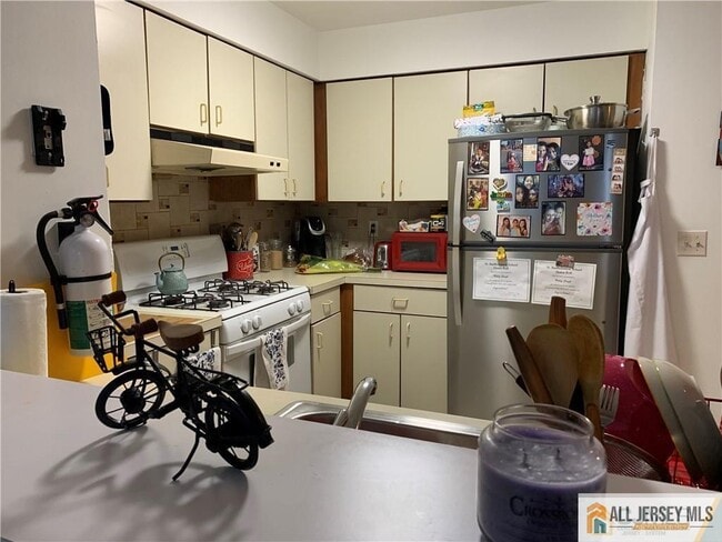 Photo - 404 Carhart Ct