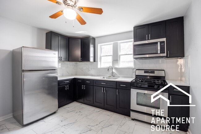 Building Photo - 5128 W Henderson St Unit 3