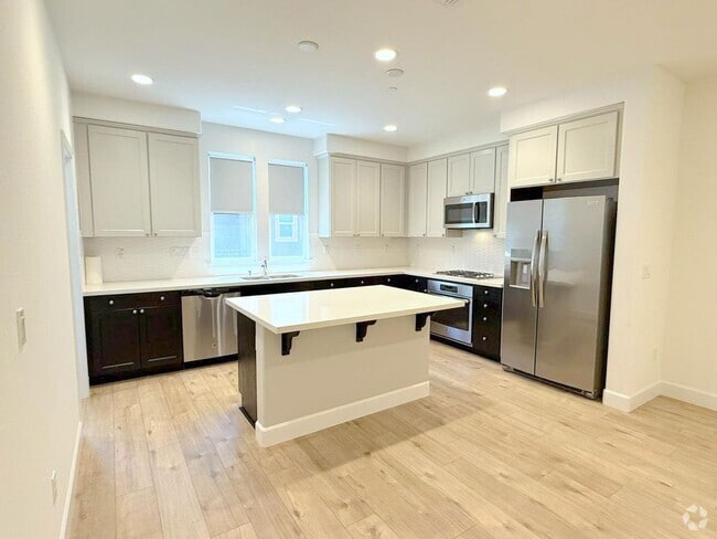 Building Photo - REDUCED ! Modern & Luxurious Ryan Terrace ... Rental