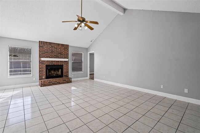 Photo - 16207 Parkway Dr