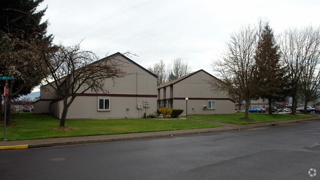 Camas Apartments