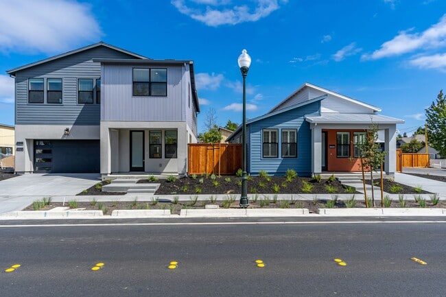 Building Photo - Bright and Beautiful 3 bedroom 2 full bathroom Home! Attached two car tandem garage with large en...