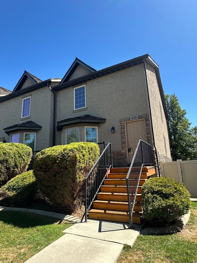Building Photo - GET $1000 OFF THE FIRST MONTHS RENT!!! Rental