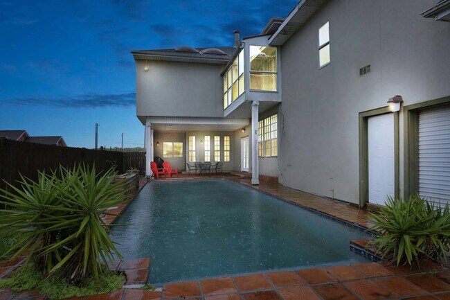 Photo - 3820 Evangeline Ave