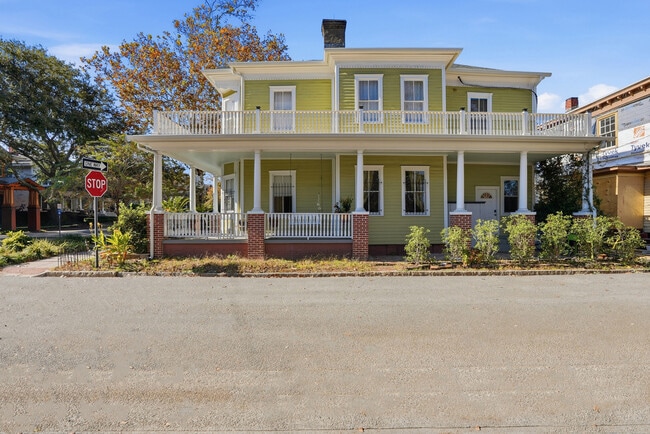 Photo - Savannah's Victorian Historic District